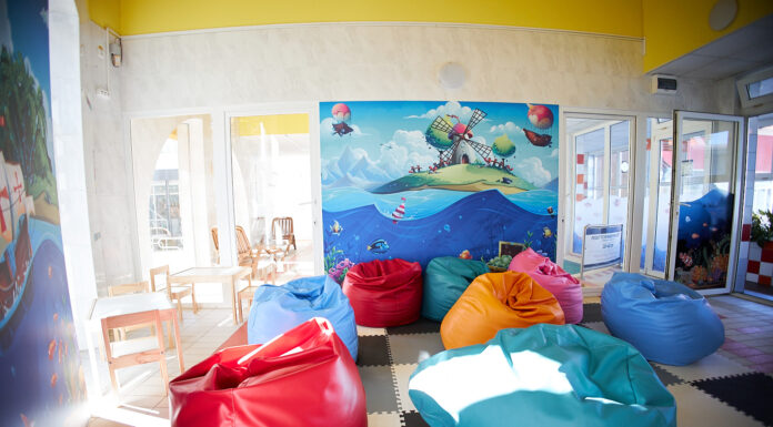 Mini mozi és pihenőzóna várja a legkisebbeket a mórahalmi fürdőben