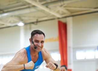 Katus Attila tartott aerobicedzést Mórahalmon