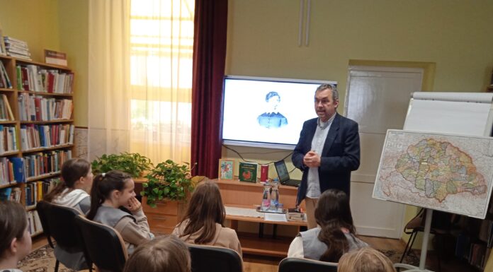 A rejtőző Petőfit is megismerhették a mórahalmi iskolások