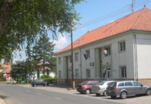 Új kisbusz segíti a röszkei önkormányzat életét