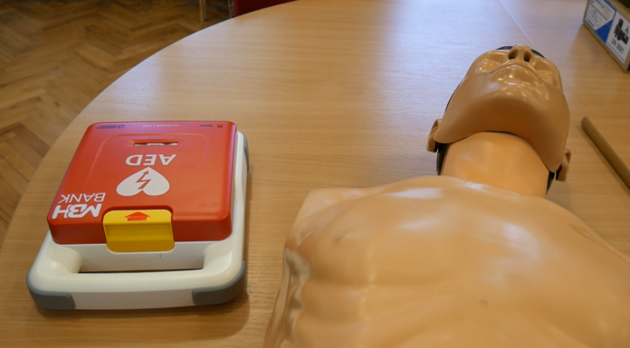 Defibrillátort kapott az ásotthalmi Tanyagondnoki Szolgálat