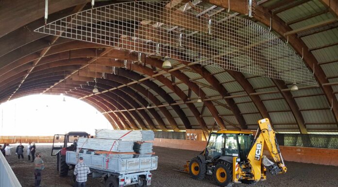 Megkezdték a mórahalmi Patkó Lovas és Szabadtéri Színház nézőterének építését