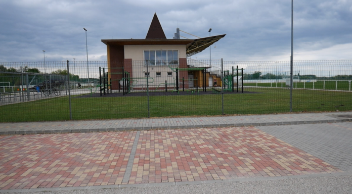 Bárki kipróbálhatja a tornaeszközöket Mórahalom új konditermének megnyitóján