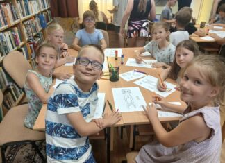 Gyerekek táboroznak a mórahalmi könyvtárban