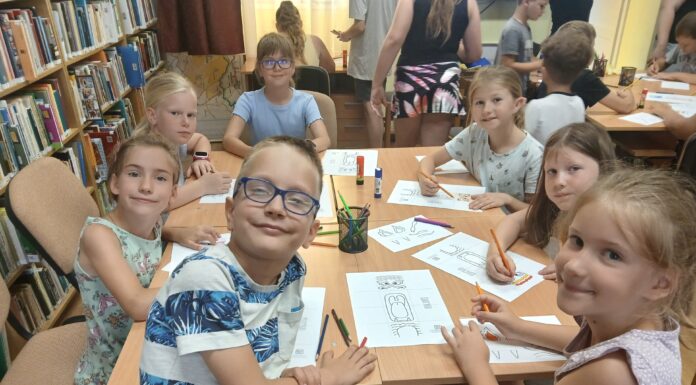 Gyerekek táboroznak a mórahalmi könyvtárban