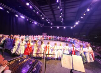 Fergeteges sikert aratott a közel 3 órás néptáncgála Mórahalmon