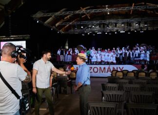 Az M1 stábja élőben jelentkezett be a mórahalmi lovardából