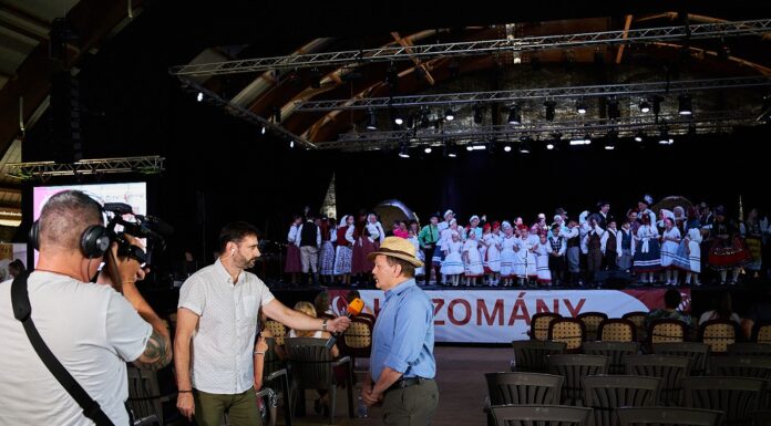 Az M1 stábja élőben jelentkezett be a mórahalmi lovardából