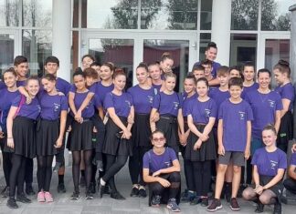 Szerb néptáncosok táboroznak Mórahalmon