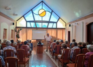 Modern János vitéz-történet az Aranyszömben