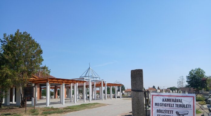 Kamerákkal vigyázzák a mórahalmi temetőt