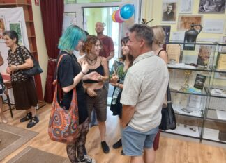 Középiskolások kiállítása a mórahalmi könyvtárban