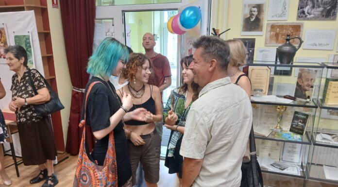 Középiskolások kiállítása a mórahalmi könyvtárban