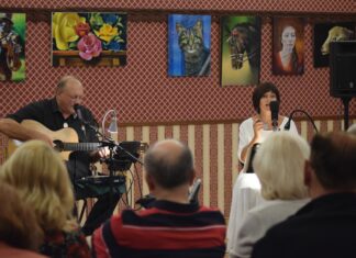 Koncert és kiállítás az Aranyszömben