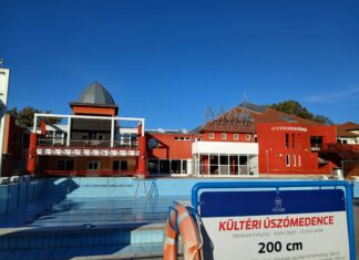 Készülnek a téli szezonra a mórahalmi fürdőben – lefedik az úszómedencét