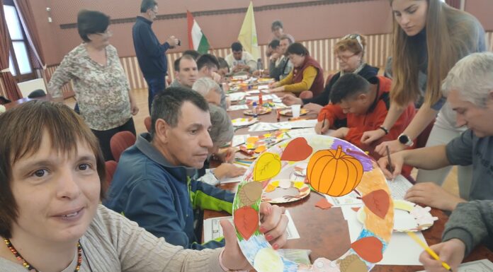 Fogyatékkal élők vendégeskedtek az Aranyszömben