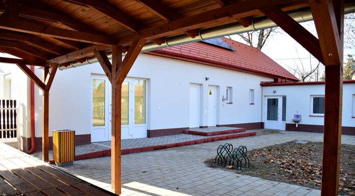 Megújult a termelői piac Domaszéken – advent első vasárnapján adják át az épületet