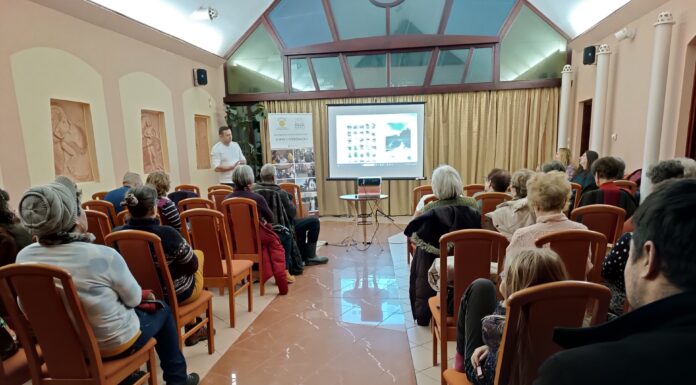 Erdélyi történetekkel érkeztek az Aranyszömbe a Kapocs Népfőiskola önkéntesei