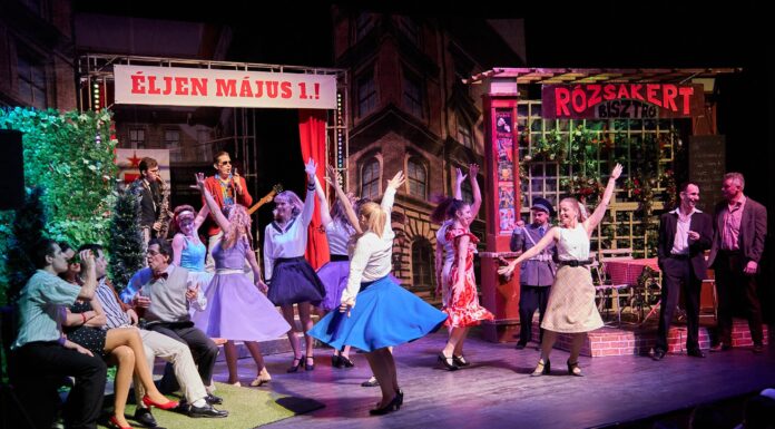 Telt ház előtt mutatták be a Made in Hungária musicalt Mórahalmon