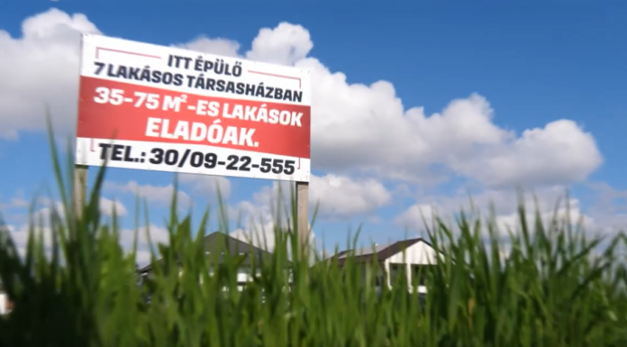 Modern társasházi lakások épülnek Mórahalmon – videó