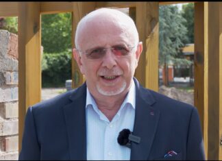 Hamarosan birtokba vehetik a gyermekek a vadonatúj József Attila utcai játszóteret Mórahalmon – videó