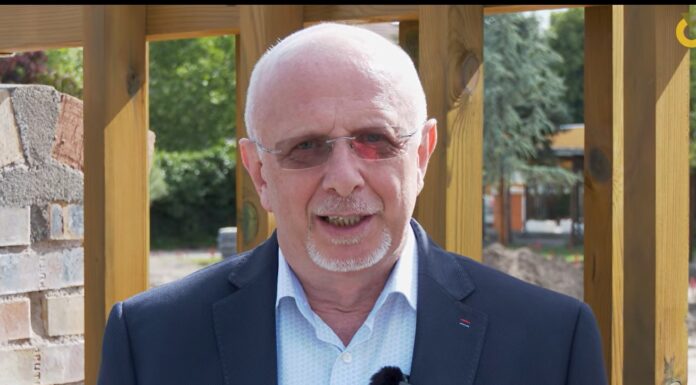 Hamarosan birtokba vehetik a gyermekek a vadonatúj József Attila utcai játszóteret Mórahalmon – videó