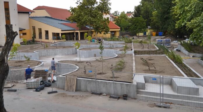 Hamarosan átadják a megújult Barmos György teret Mórahalmon – videó