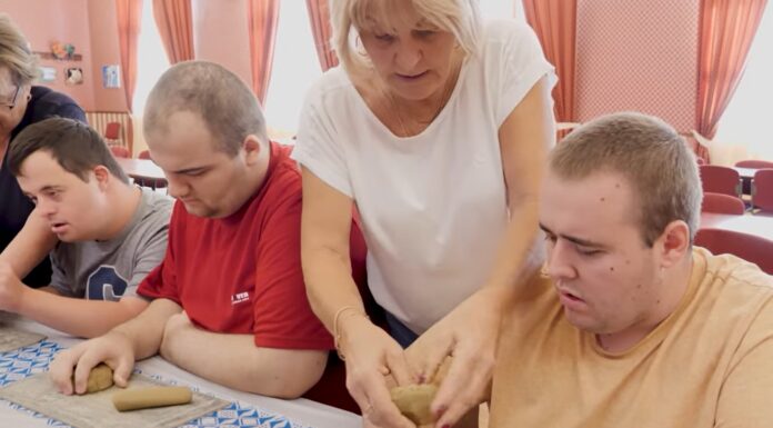 A Kapocs Népfőiskola közös foglalkozást szervezett fogyatékkal élők és ép gyermekek számára – videó