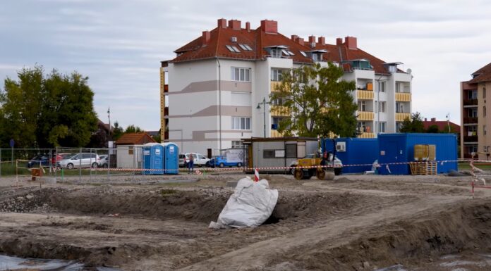 Épül az új mórahalmi városközpont a volt TSZ-udvar helyén – videó