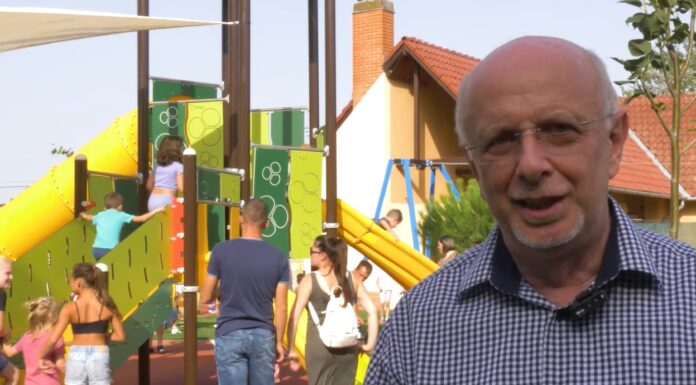 Ünnepélyes keretek között nyílt meg az új játszótér Mórahalmon, a József Attila utcában – videó