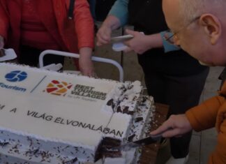 Mórahalom a világ élvonalában! – Óriás tortával ünnepelte a város a Best Tourism Villages díjat – videó