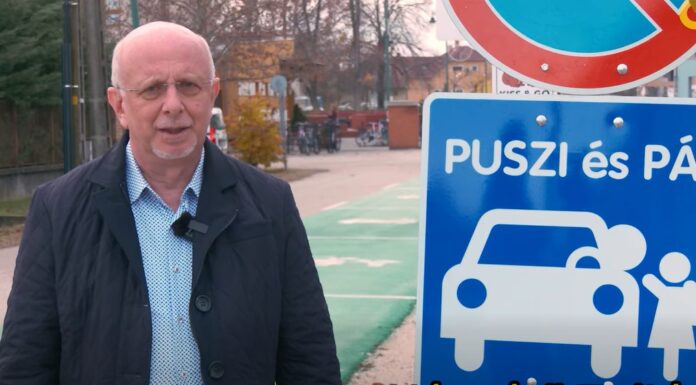 Új közlekedési rend a Táncsics utcában: „Kiss & Go – Puszi & Pá!” – videó