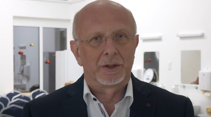 Társasházi lakások épülnek idősek számára az Őszirózsa Lakóparkban – videó