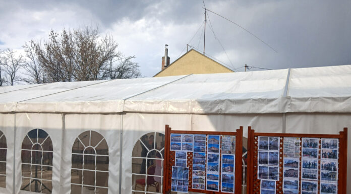 Szakadó esőben adták át az új közösségi teret Pusztamérgesen
