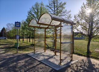 Komfortosabbá vált a buszra várás Ásotthalmon