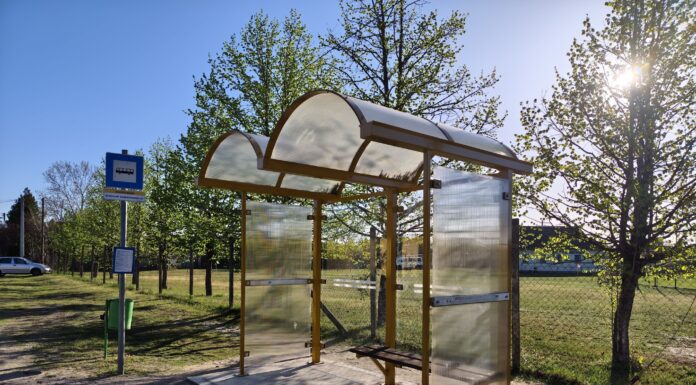 Komfortosabbá vált a buszra várás Ásotthalmon