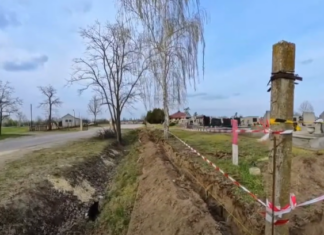 Új kerítés épül a mórahalmi temetőnél