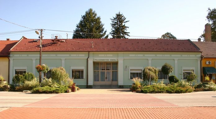 Új optikai hálózat épül Sándorfalván